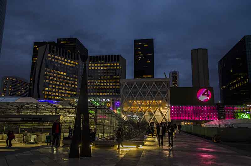 179 - Francia - Paris - La Defense - imagen nocturna.jpg
